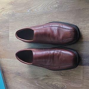 Johnston & Murphy XC 4 cordovan shoe